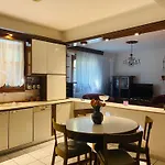 Διαμέρισμα Elaiones House *