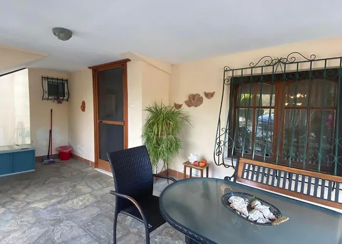 Elaiones House
