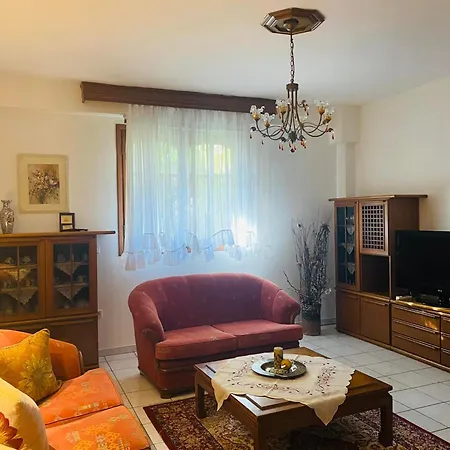 Apartman Elaiones House *