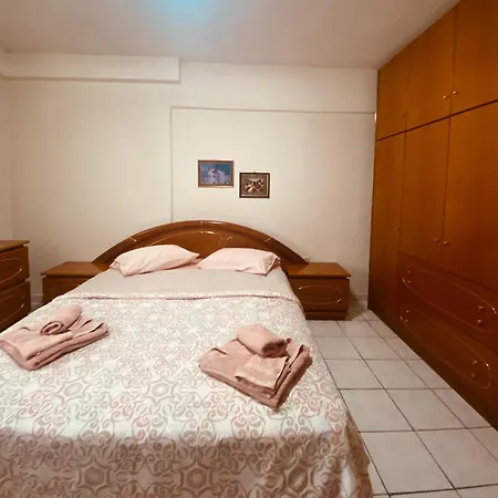 Apartamento Elaiones House *