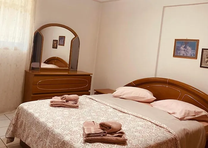 Apartament Elaiones House
